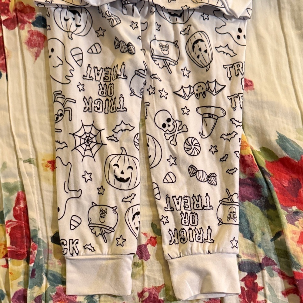 Color me! Kids Halloween PJ set! - Picture 4 of 6